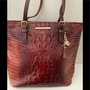 Authentic Brahmin handbag.   Make an offer 😁‼️